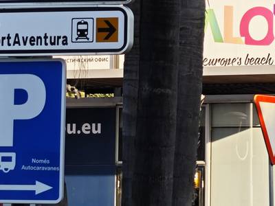 Pàrquing de Joan Fuster, només per a autocaravanes