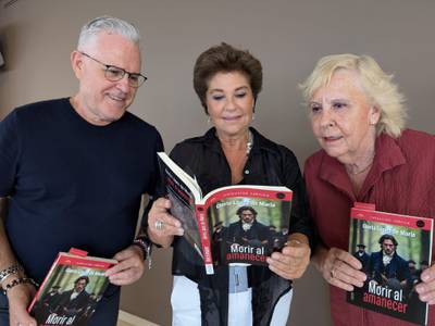 Pere Granados reivindica la història de Salou en l’acte literari de Gloria López de María