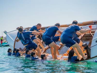 Rems, coratge i història: el Bot Salvavides de Calafell desperta admiració a Salou