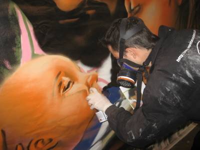 Salou acull una insòlita mostra de graffitis de Nadal a la Torre Vella
