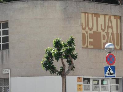 Salou aprova una moció per preservar les funcions dels jutges de Pau