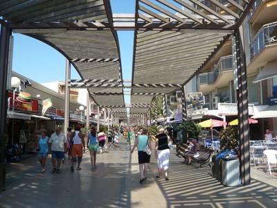 Salou aprova una ordenança per tal de regular l’aspecte comercial del municipi
