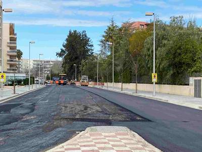 Salou asfalta, íntegrament, diversos carrers del municipi, entre la plaça Europa i el carrer del Terrer