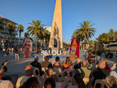 📷 Salou commemora els 750 anys de la mort de Jaume I amb una ofrena floral