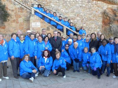 Salou dedica una placa al grup ‘Anem a Caminar’ per promoure la salut