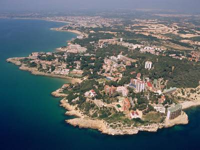 Salou demana a Ryanair que compleixi el conveni signat amb les administracions, i atribueix l’anunci a una estratègia empresarial
