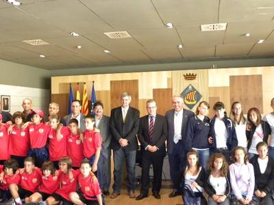 Salou dóna la benvinguda a una delegació d’esportistes de l’Alguer