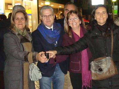 Salou encén la il•luminació festiva en els principals carrers de la ciutat