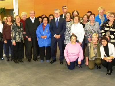 Salou felicita les festes nadalenques al grup ‘Anem a Caminar’