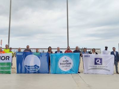 Salou hissa les banderes Blava, ISO 14.001:2015, ‘Q de Qualitat Turística’ i ‘Safe Tourism Certified’, a les seves platges