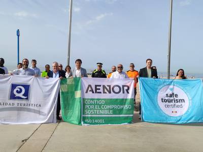 Salou hissa les banderes de compromís amb la gestió mediambiental i de qualitat a les platges