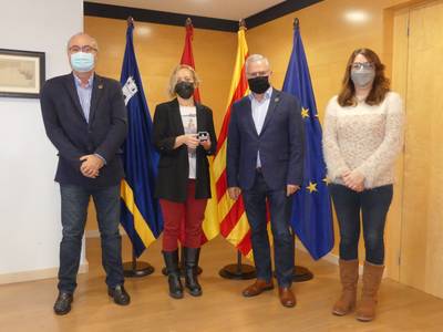 Salou homenatja la cap de les Oficines d’Informació del Patronat Municipal de Turisme, Noemí Villarroya, pels seus 25 anys de servei