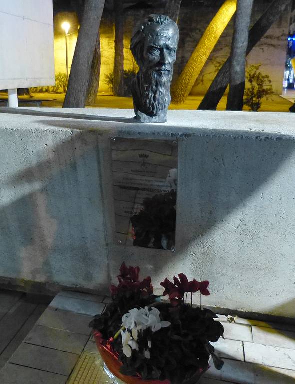 MONUMENT FIÓDOR DOSTOIEVSKI (21).jpg