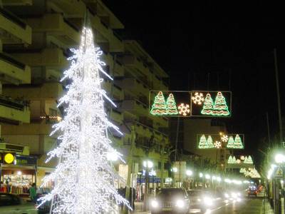 Salou llueix nova il·luminació de Nadal