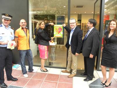 Salou posa en marxa la campanya ‘No trenquis el cor del comerç’ per sensibilitzar sobre la venda ambulant il·legal