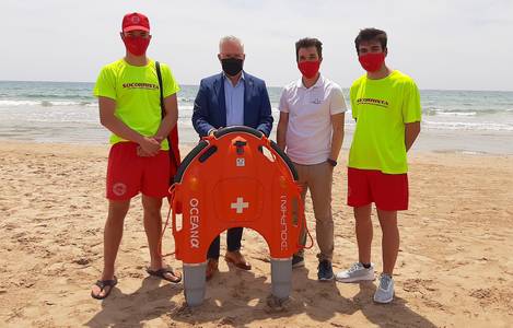 Salou presenta un dron aquàtic de rescat per als treballs de socorrisme a les platges