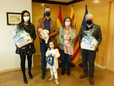 Salou rep els bessons Arnau i Àlex Roig López, els primers nadons de l'any 2022