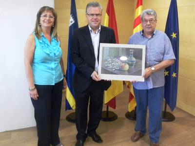 Salou rep un quadre de l’associació ‘La Paleta du Monde’