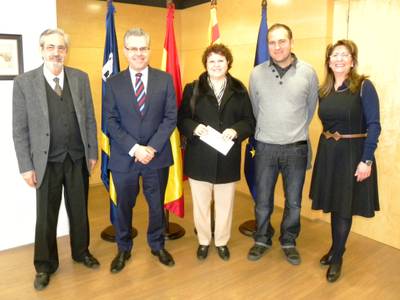 Salou reparteix entre l’església evangèlica i Cáritas Salou la recaptació dels fideus negres de la Festa Major d’hivern