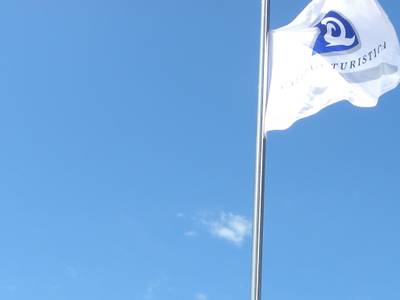 Salou revalida les dues úniques banderes ‘Q de qualitat’ del litoral tarragoní a les platges de Llevant i Ponent