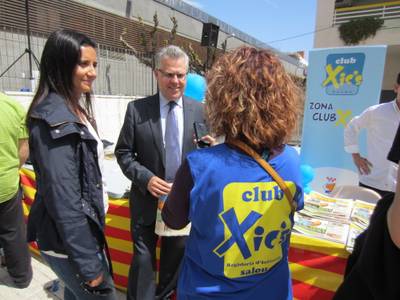 Salou surt al carrer per celebrar la festivitat de Sant Jordi