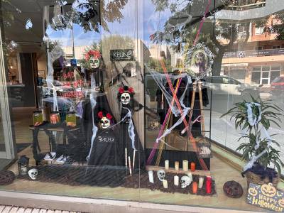 Salouween arriba als aparadors dels comerços amb sorpreses, premis i descomptes