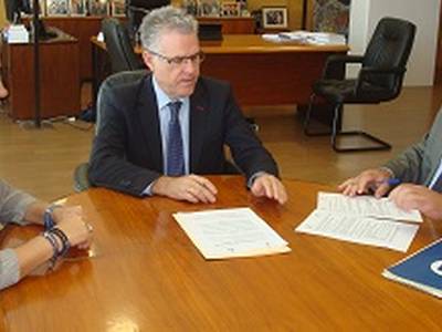 Se signa un conveni de formació i assessorament per a emprenedors i empreses
