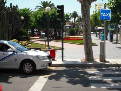 Seguretat Ciutadana es reuneix amb els taxistes de Salou per explicar les pautes d’actuació aquest estiu en l’aplicació de l’Ordenança reguladora del servei urbà de taxi