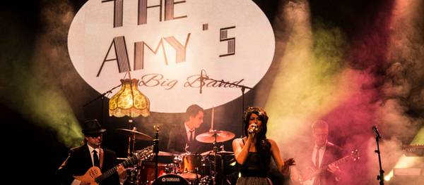The Amy’s, tribut a Amy Winehouse i la Xaranga Bandarra Street Orkestra posen avui el ritme a la nit més daurada