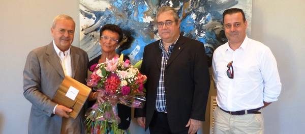 Turisme de Salou premia la fidelitat d’una visitant francesa que estiueja al municipi des del 1979