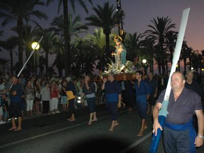 Un espectacular castell de focs tanca una de les edicions més multitudinàries de les Nits Daurades
