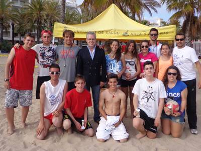 Un total de 300 joves participen a la XIX edició del torneig ‘Juguem a la Platja’