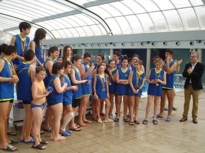 Una seixantena de nens i nenes participen al torneig ‘Llança’t a Nedar’ del Club Natació Salou