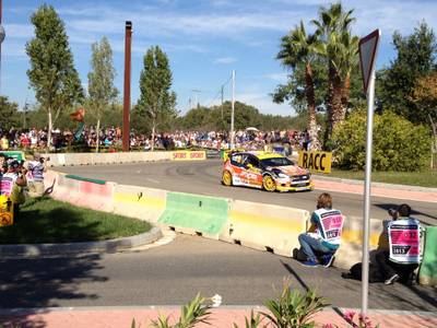 Uns 5.000 espectadors es concentren en l’inici de la prova de qualificació  del RallyRACC Catalunya Costa Daurada a Salou