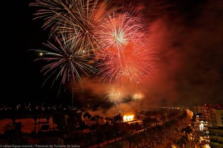 Gran castillo de fuegos artificiales