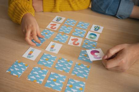 Ven a construir tu memory del eclipse solar