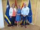 El alcalde de Salou homenajea a la artista Carmen Alquézar con motivo de su jubilación