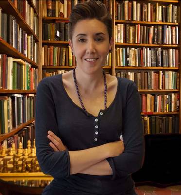 La escritora Matilde Mendieta Goicoechea presenta su segundo libro '18 selfies con las enfermedades' este viernes, en la Biblioteca de Salou