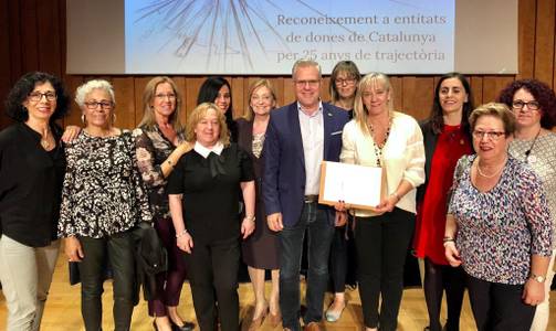 El Grupo de Dones de Salou recibe un reconocimiento público de la Generalitat por los 25 años de trayectoria