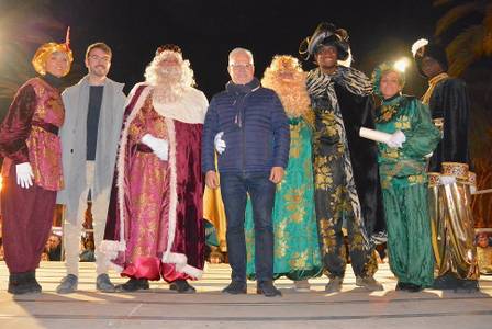 La magia de Sus Majestades los Reyes de Oriente atrae a miles de niños y niñas en Salou