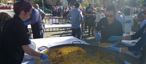 Salou celebra el día de la Segregación con una gran paella popular