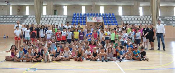 150 niños y niñas disfrutan del verano en la Escuela Deportiva de Salou