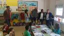 El alcalde de Salou visita la escuela Santa María del Mar durante los primeros días de curso