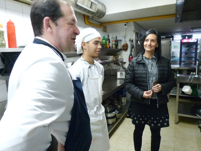 El alumnado de la Unitat d'Escolarització Compartida (UEC) se adentra en el mundo de la restauración, realizando prácticas en un restaurante de Salou