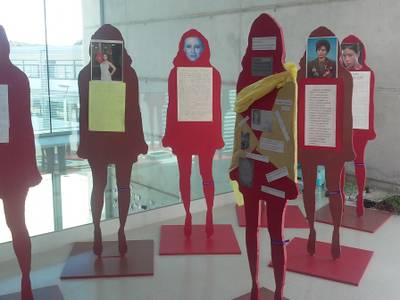 El Centro de Formación de personas Adultas Ágora rinde homenaje a las mujeres con una exposición