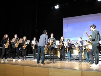 La Escola Municipal de Música de Salou celebra sus 30 años de historia con conciertos en la calle