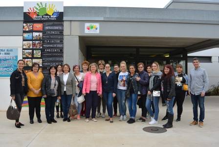 Un grupo de maestras de Bulgaria visita la Escuela Vora Mar de Salou