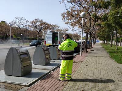 El Ayuntamiento de Salou incrementa el servicio de hidrolimpieza en la vía pública para garantizar la mejor calidad sanitaria