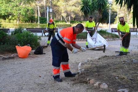 Empiezan las labores de mantenimiento y conservación de los espacios verdes públicos en el Cap Salou