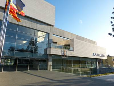 Salou dispone de un depósito de 30.000 metros cúbicos de agua para abastecer a la población, mientras se repara la rotura de una tubería en l'Ampolla (Baix Ebre)